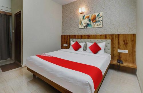 Ένα ή περισσότερα κρεβάτια σε δωμάτιο στο Collection O Global Stay Near Kengeri Bus Terminal Metro Station