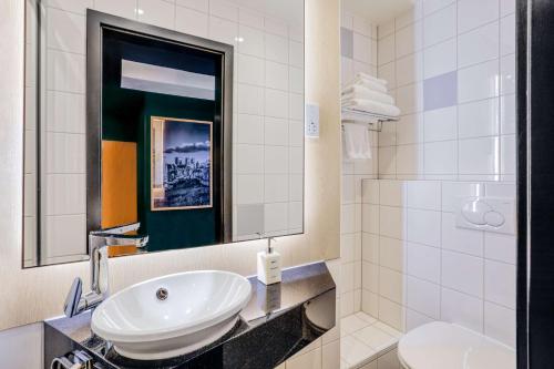 Koupelna v ubytování Radisson Hotel York