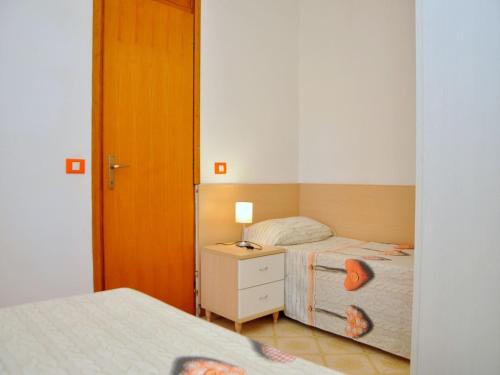 A bed or beds in a room at Adorable cozy flat for 4 guests next to the beach