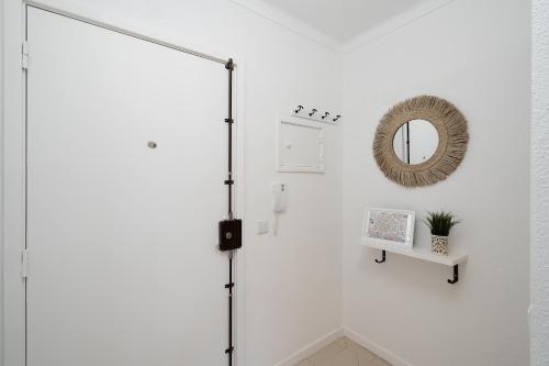 Sunny Studio W/ Balcony in Portimão by LovelyStay