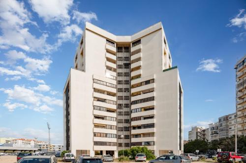 Sunny Studio W/ Balcony in Portimão by LovelyStay