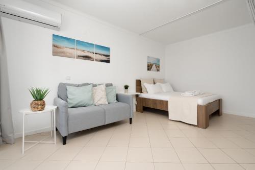 Sunny Studio W/ Balcony in Portimão by LovelyStay