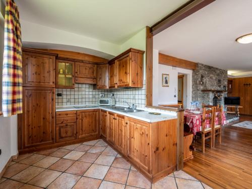 Kuchyň nebo kuchyňský kout v ubytování Apartment Aigle by Interhome