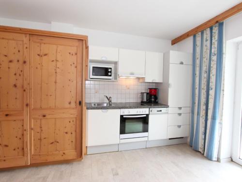 Η κουζίνα ή μικρή κουζίνα στο Apartment Monika-2 by Interhome