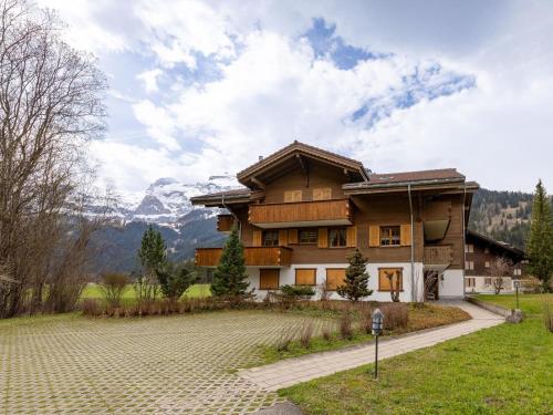 レンクにあるApartment Chalet Lerchweid Lenk by Interhomeのタマネギの家