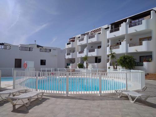 Bazén v ubytovaní Aqua Apt Sunrise & Sea Views alebo v jeho blízkosti