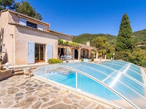 Bazén v ubytovaní Villa Maison de l'Hubac Bleu by Interhome alebo v jeho blízkosti