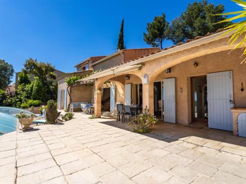 Bazén v ubytovaní Villa Maison de l'Hubac Bleu by Interhome alebo v jeho blízkosti