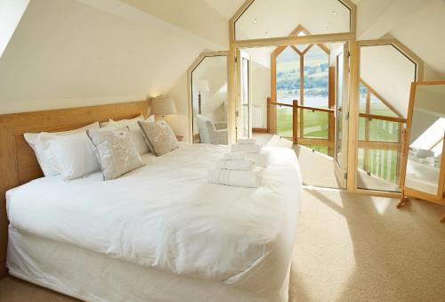 Llit o llits en una habitació de New Lodge