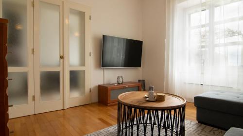 Μια τηλεόραση ή/και κέντρο ψυχαγωγίας στο Mozart apartments