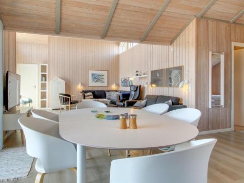 Posezení v ubytování Holiday Home Aska - 400m from the sea by Interhome