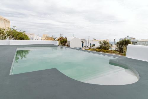 a swimming pool on the roof of a house at 3-Room, 3-Bath Villa with Massive Pool, Central Location, Seconds from Cliff! in Imerovigli