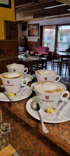 Kemudahan buat kopi dan teh di Stőger Panzió