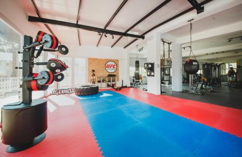 Fitness centrum a/nebo fitness zařízení v ubytování Cozy Two Bedroom Apartment in Caesar Resort & SPA, Long Beach