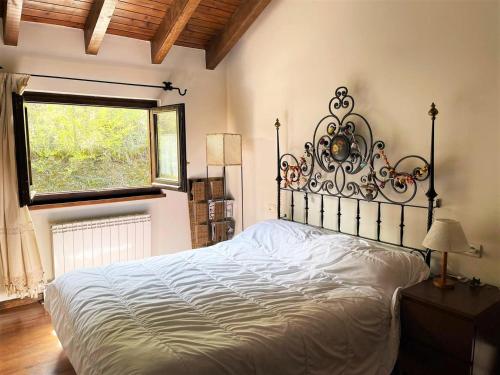 Postel nebo postele na pokoji v ubytování Encantadora Casa adosada en Alp