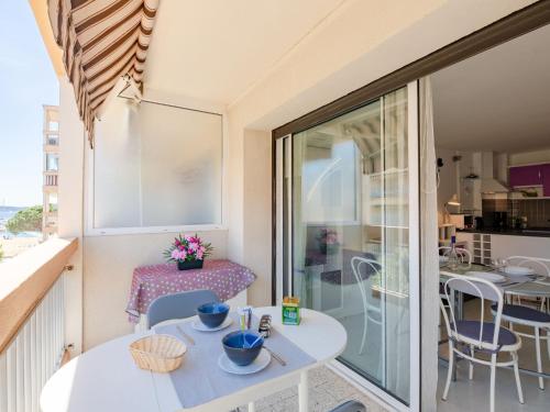 Μπαλκόνι ή βεράντα στο Apartment Le Neptune-2 by Interhome