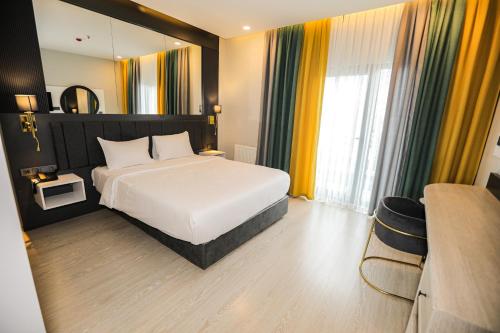 Una cama o camas en una habitación de Dedeman Van Resort & Aquapark