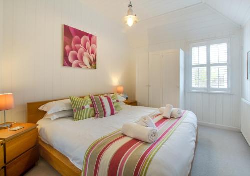 Giường trong phòng chung tại Bamburgh Beach House