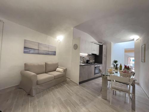een woonkamer met een bank en een tafel bij Apartment La Finestra sulla Piazza by Interhome in Imperia