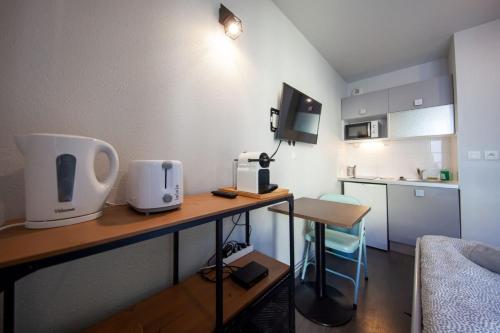 Le Petit Hector -studio cosy avec parking -Debourg