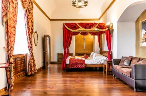 Postel nebo postele na pokoji v ubytování Hotel Grand Vígľaš