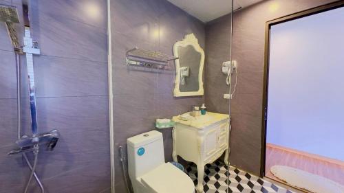 a bathroom with a sink and a toilet and a shower at Sapa Eco Villas & Spa in Sa Pa