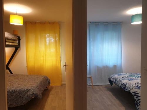 Photo de la galerie de l'établissement 62 m2 Rez de jardin, terrasse , 6 lits et parking, à Annecy