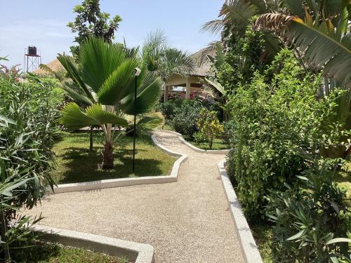 Taman di luar PACOTOUTY LODGE