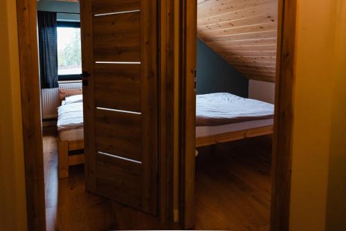 a small room with a bunk bed and a small closet at NOVMI - Domki letniskowe 