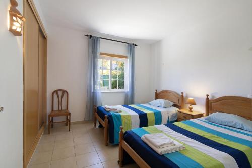 Ένα ή περισσότερα κρεβάτια σε δωμάτιο στο Algarve apartments B