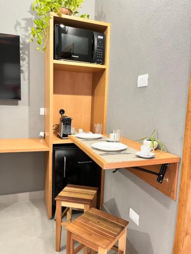 Nhà bếp/bếp nhỏ tại Palulu Flat Juquehy - O refúgio perfeito para casais e famílias - Área de Lazer com Piscina e Sauna - Garagem Subterrânea - Serviço de Praia