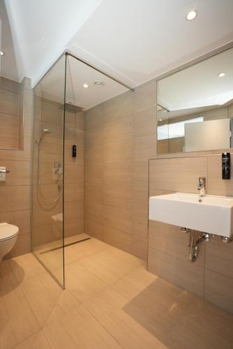 a bathroom with a sink and a shower at Boutique Kaiser - Hotel & Apartments in Frankfurt/Main