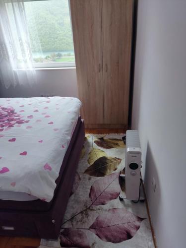 Una cama o camas en una habitación de Apartman DUNJA