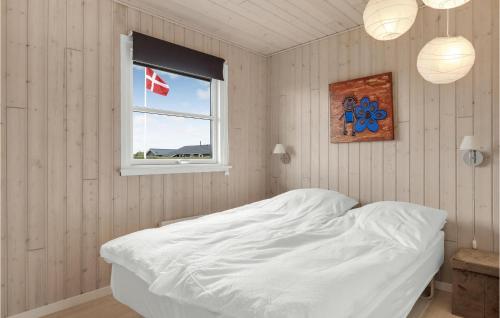 Postel nebo postele na pokoji v ubytování Gorgeous Home In Tarm With Wifi