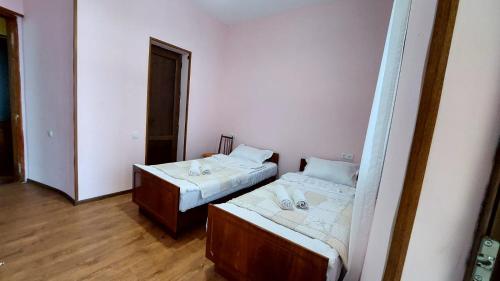 a room with two beds in a room at Guesthouse ''Door'' in Sighnaghi in Sighnaghi