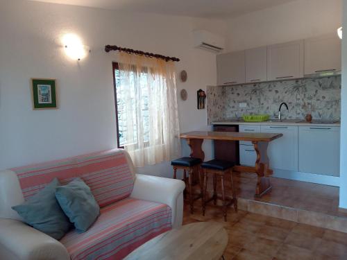 a living room with a couch and a kitchen at Apartment Everina in Veli Lošinj