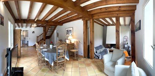 Photo de la galerie de l'établissement Cigalon - Hossegor - Villa Landaise avec superbe Jardin et Piscine Chauffée, à Soorts-Hossegor