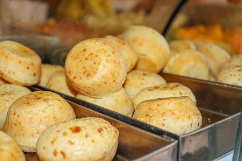 a bunch of rolls sitting in trays on display at Hotel da Inês in Visconde De Maua