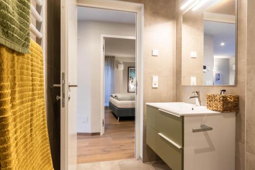 a bathroom with a sink and a mirror at Mali Apartments Lounge in Tirolo