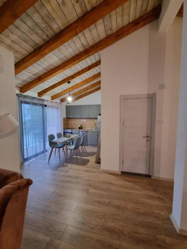 Η κουζίνα ή μικρή κουζίνα στο Holiday Home Cattaro
