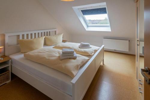 Postel nebo postele na pokoji v ubytování Ferienwohnung-Kuestenbrise