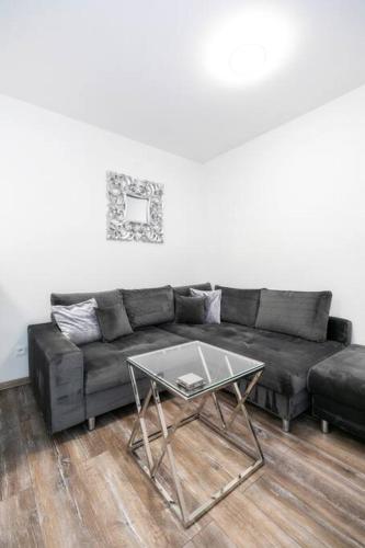 ALURE RESIDENCES 1 & 24h self check-in, free parking in front of the apartment building, new building, terrace, cafe with breakfast in the apartment building, next to the aqua park