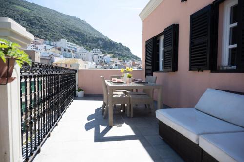 Foto Grand Central House - Luxe Penthouse Studio - GibraltarStay Apartments 1