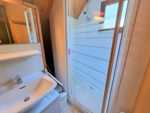 a bathroom with a shower and a sink at Chalet Saint-Michel-de-Chaillol, 3 pièces, 6 personnes - FR-1-393-128 in Saint-Michel-de-Chaillol