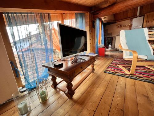 TV a/nebo společenská místnost v ubytování Casa Elenina