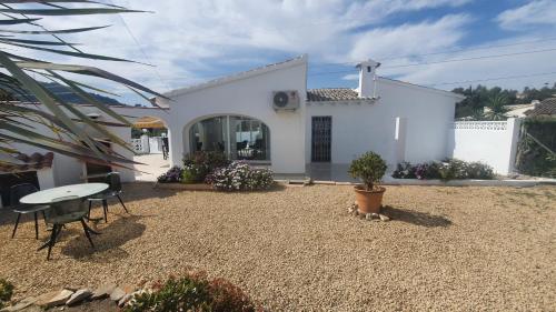 Photo de la galerie de l'établissement Cheerful 2-bedroom villa with private pool, à Calp