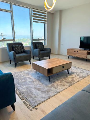 a living room with two chairs and a coffee table at ima Apartmanı in Trabzon
