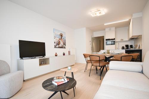 Η κουζίνα ή μικρή κουζίνα στο Crystal Residences - Luxurious Seaside Apartments