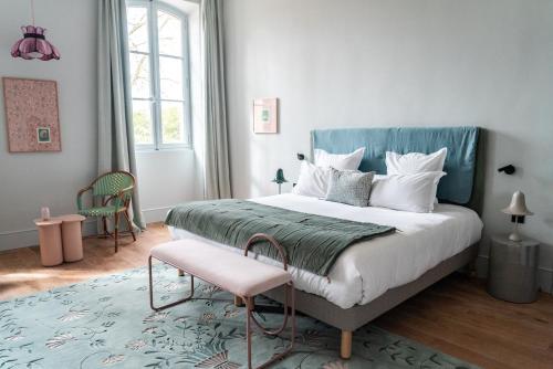 Säng eller sängar i ett rum på Domaine de Chalamon