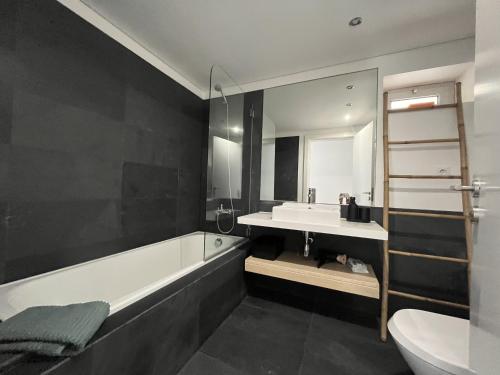 Koupelna v ubytování SESIMBRA - Comfort & Style by the beach w/ best sea view